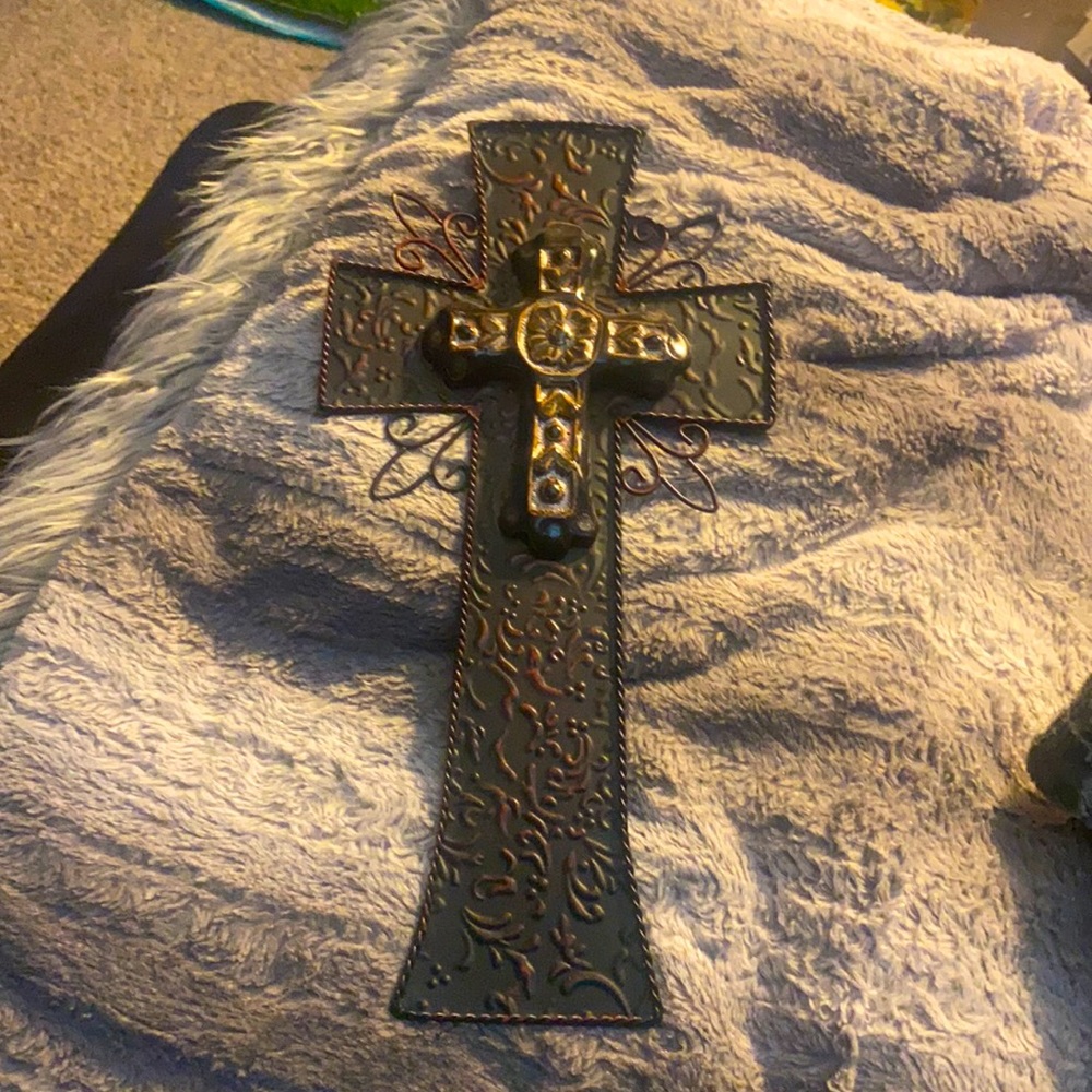 Metal cross wall decor
